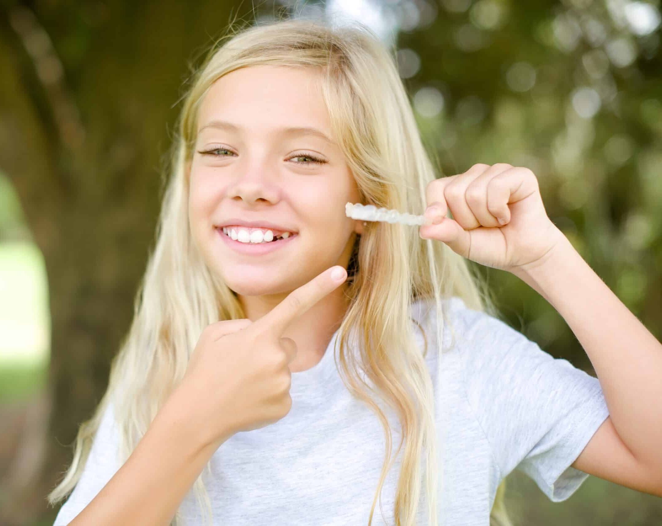 Discreet orthodontic solutions for teens who want to straighten their teeth without the look of braces.